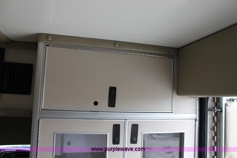 image for item B8616 2008 Chevrolet Kodiak C4500 ambulance