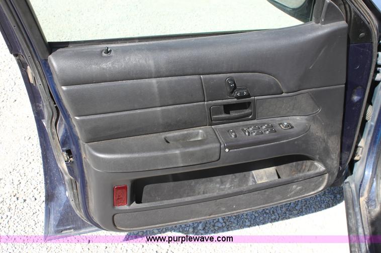 image for item B8634 2006 Ford Crown Victoria Police Interceptor