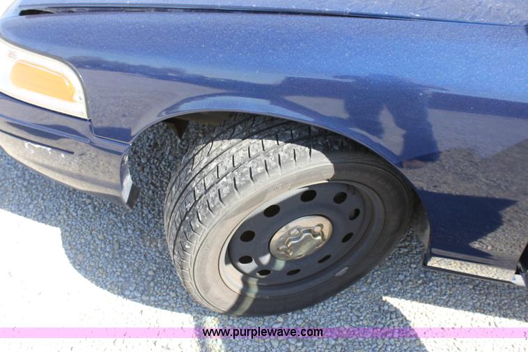 image for item B8634 2006 Ford Crown Victoria Police Interceptor