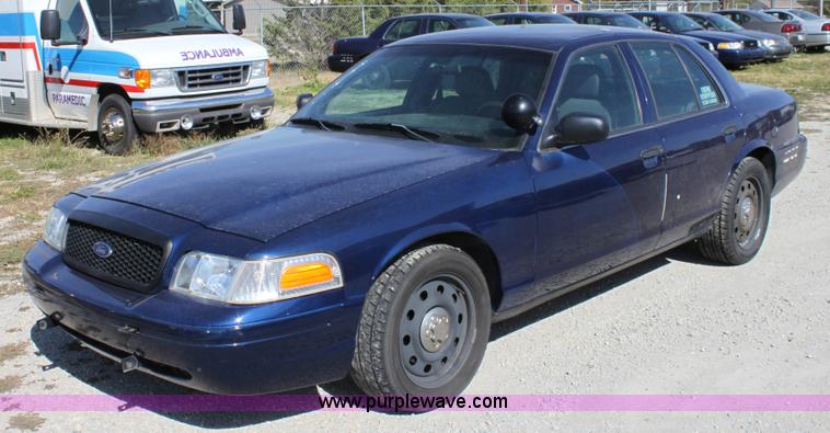 image for item B8637 2006 Ford Crown Victoria Police Interceptor