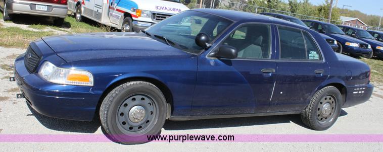 image for item B8637 2006 Ford Crown Victoria Police Interceptor