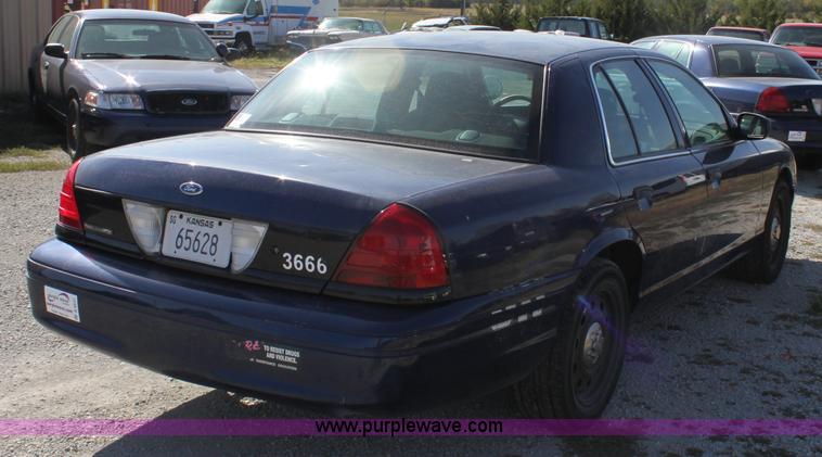 image for item B8637 2006 Ford Crown Victoria Police Interceptor