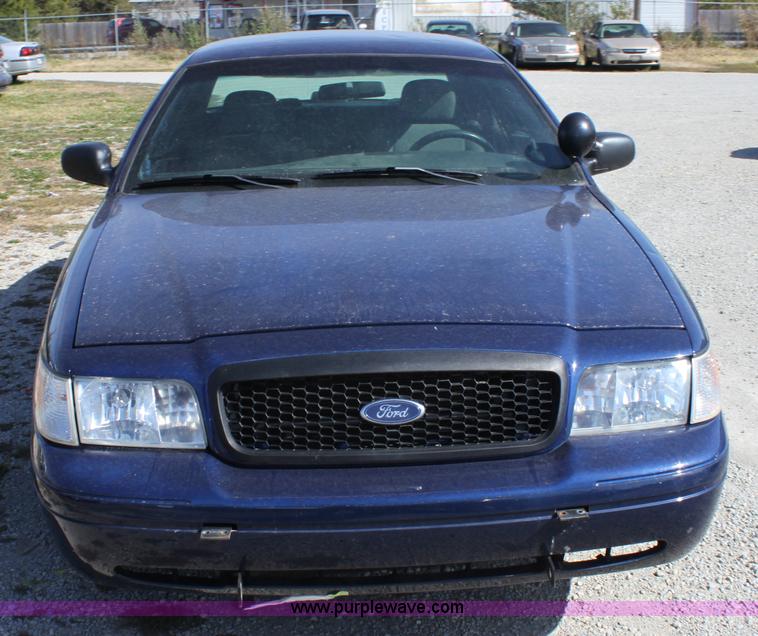 image for item B8637 2006 Ford Crown Victoria Police Interceptor