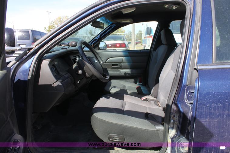 image for item B8637 2006 Ford Crown Victoria Police Interceptor