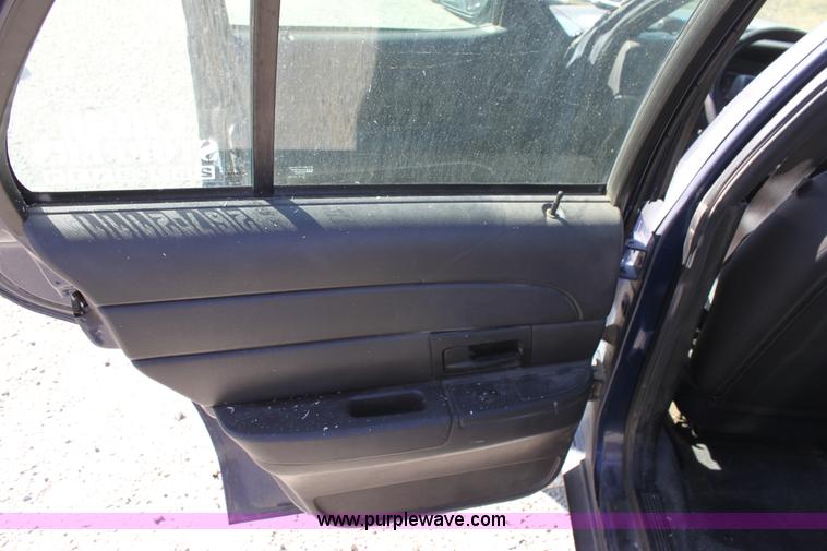 image for item B8637 2006 Ford Crown Victoria Police Interceptor