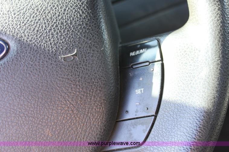 image for item B8637 2006 Ford Crown Victoria Police Interceptor