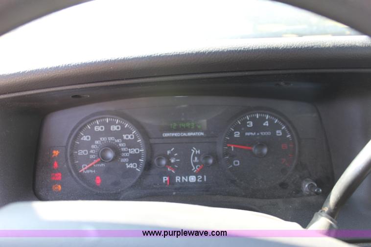 image for item B8637 2006 Ford Crown Victoria Police Interceptor