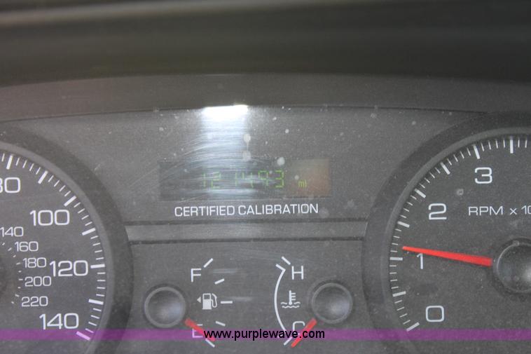 image for item B8637 2006 Ford Crown Victoria Police Interceptor