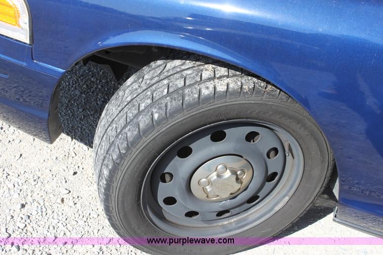 image for item B8637 2006 Ford Crown Victoria Police Interceptor