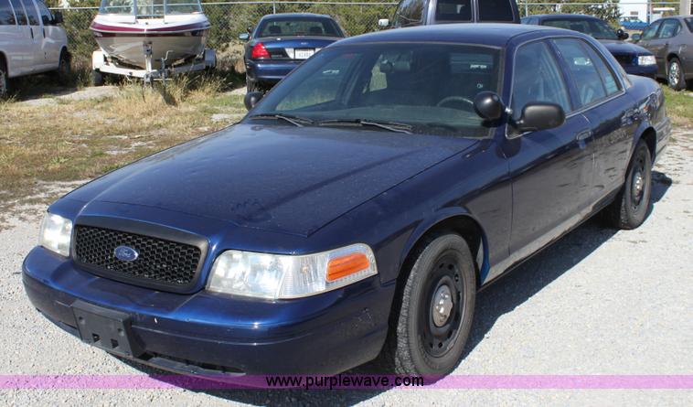 image for item B8638 2004 Ford Crown Victoria Police Interceptor