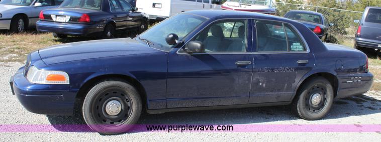 image for item B8638 2004 Ford Crown Victoria Police Interceptor