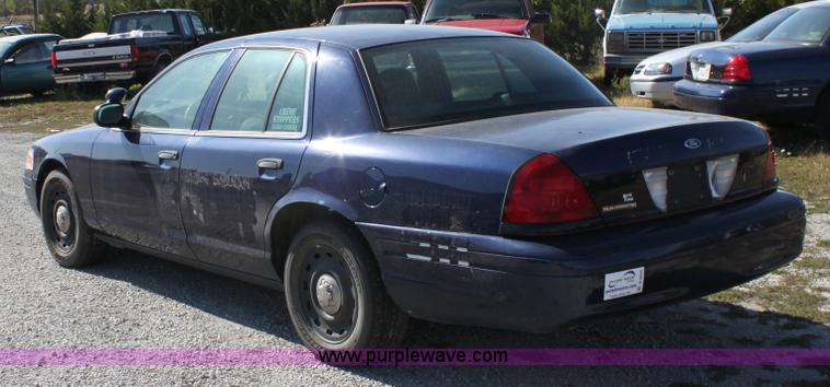 image for item B8638 2004 Ford Crown Victoria Police Interceptor