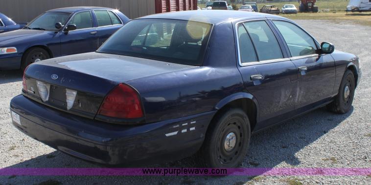 image for item B8638 2004 Ford Crown Victoria Police Interceptor