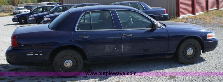image for item B8638 2004 Ford Crown Victoria Police Interceptor