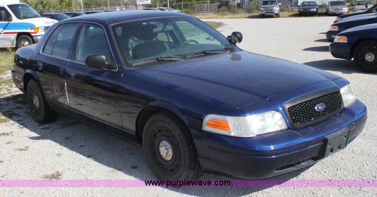 image for item B8638 2004 Ford Crown Victoria Police Interceptor