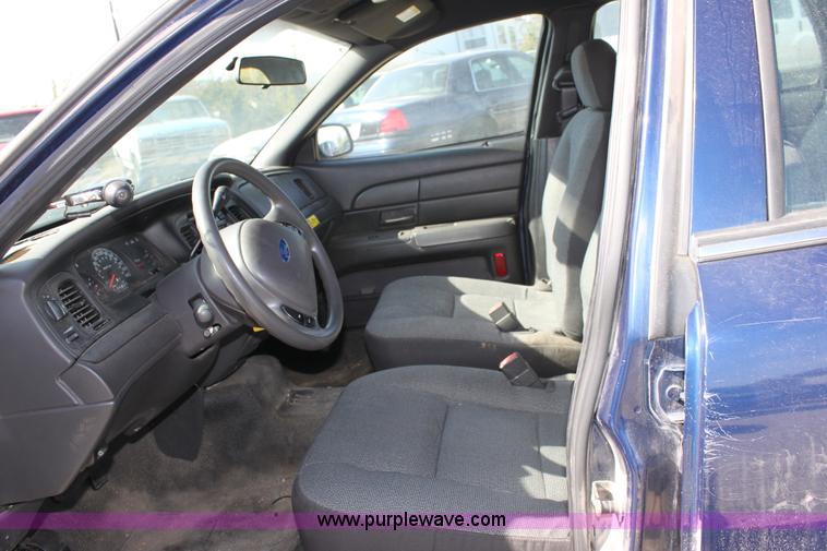 image for item B8638 2004 Ford Crown Victoria Police Interceptor