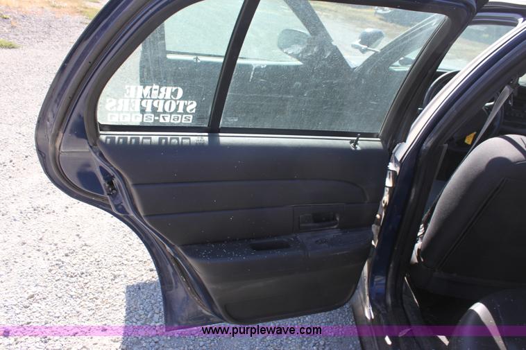 image for item B8638 2004 Ford Crown Victoria Police Interceptor