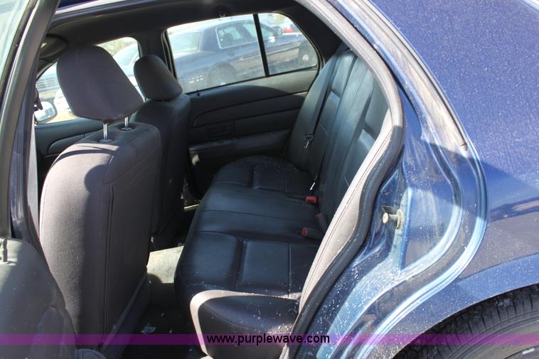 image for item B8638 2004 Ford Crown Victoria Police Interceptor