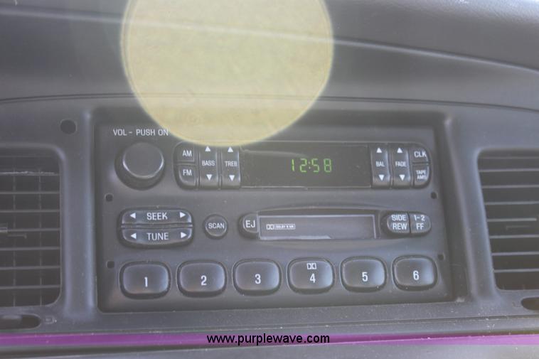 image for item B8638 2004 Ford Crown Victoria Police Interceptor