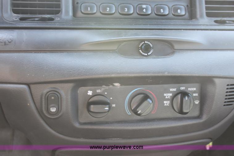 image for item B8638 2004 Ford Crown Victoria Police Interceptor