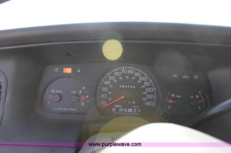 image for item B8638 2004 Ford Crown Victoria Police Interceptor