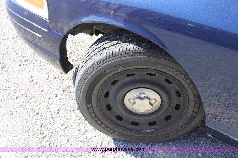 image for item B8638 2004 Ford Crown Victoria Police Interceptor