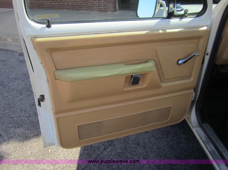 image for item C9865 1987 Dodge Ram 150 pickup truck