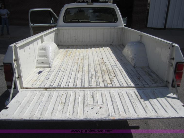image for item C9865 1987 Dodge Ram 150 pickup truck