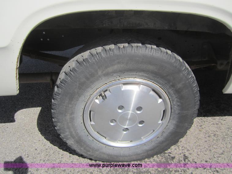image for item C9865 1987 Dodge Ram 150 pickup truck