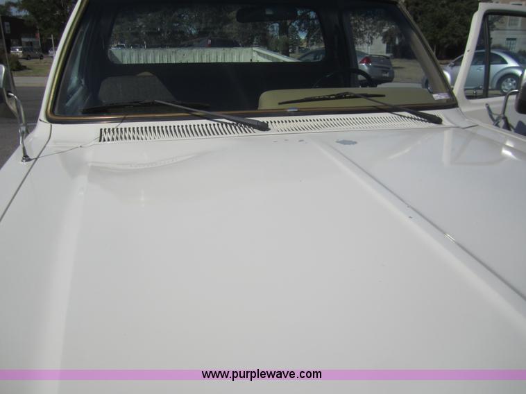 image for item C9865 1987 Dodge Ram 150 pickup truck