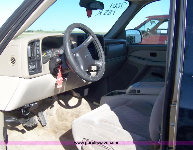 image for item D8532 2001 Chevrolet Tahoe LS SUV