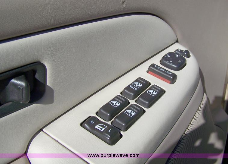 image for item D8532 2001 Chevrolet Tahoe LS SUV