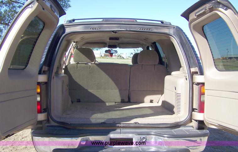 image for item D8532 2001 Chevrolet Tahoe LS SUV