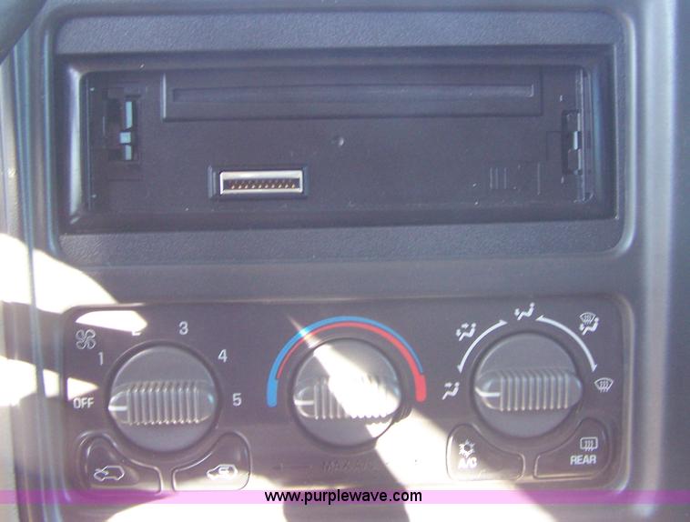 image for item D8532 2001 Chevrolet Tahoe LS SUV