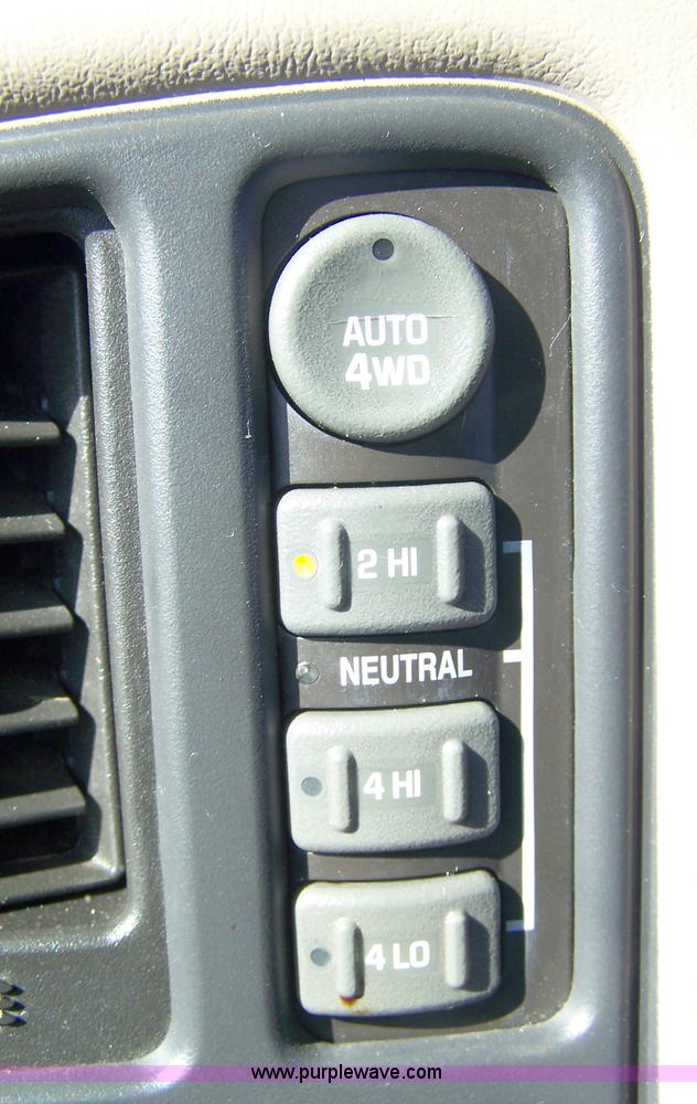 image for item D8532 2001 Chevrolet Tahoe LS SUV