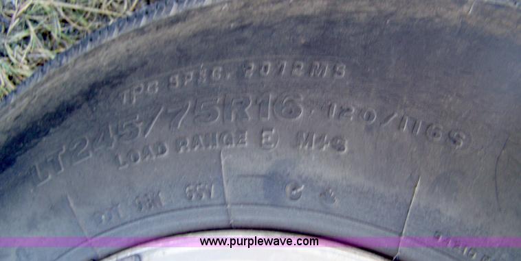 image for item D8532 2001 Chevrolet Tahoe LS SUV