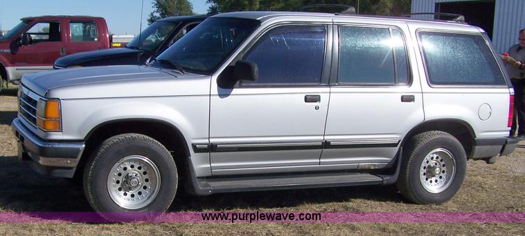 image for item D8533 1992 Ford Explorer XLT SUV