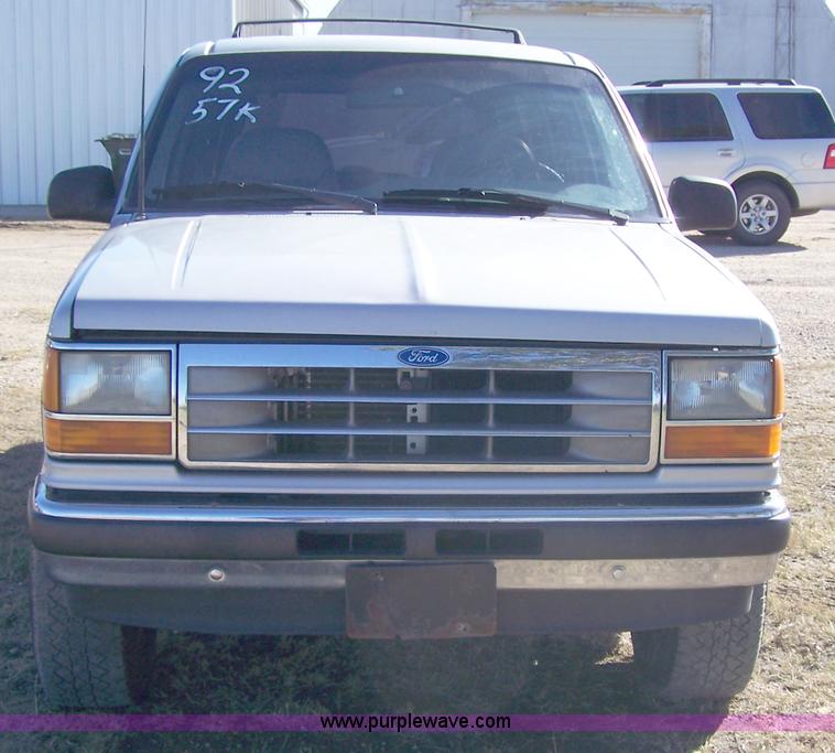 image for item D8533 1992 Ford Explorer XLT SUV