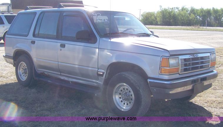 image for item D8533 1992 Ford Explorer XLT SUV