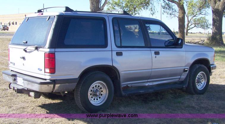 image for item D8533 1992 Ford Explorer XLT SUV