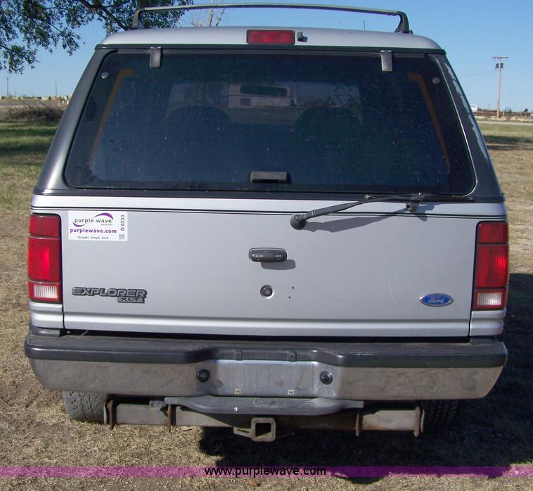 image for item D8533 1992 Ford Explorer XLT SUV