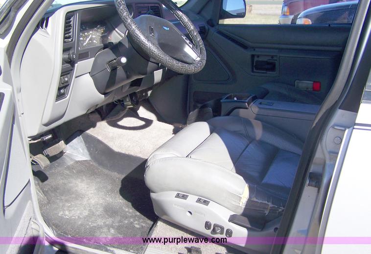 image for item D8533 1992 Ford Explorer XLT SUV