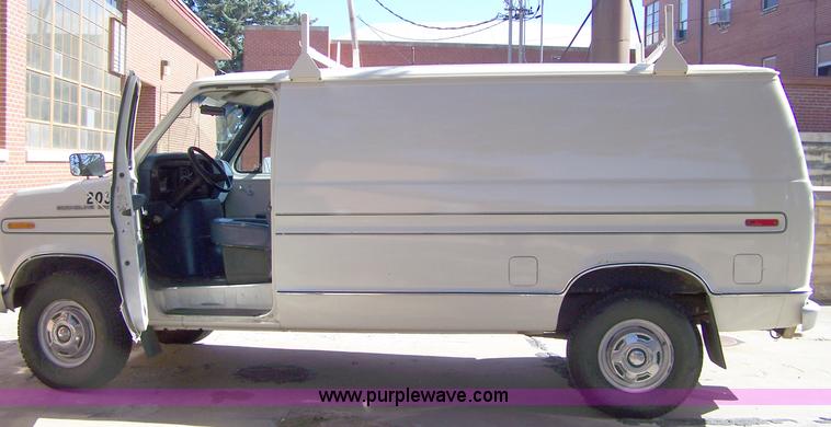 image for item D8535 1988 Ford Econoline E350 cargo van