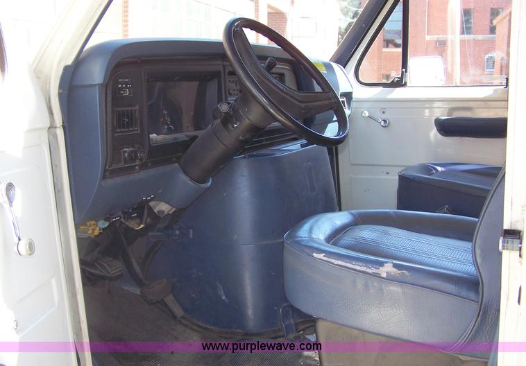 image for item D8535 1988 Ford Econoline E350 cargo van