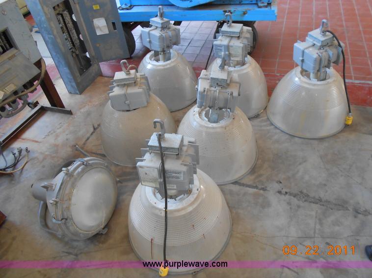 image for item D9067 Light fixtures