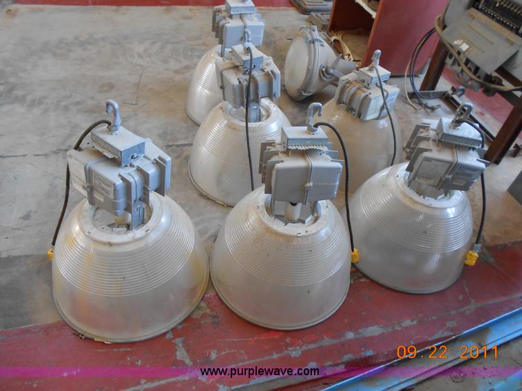 image for item D9067 Light fixtures