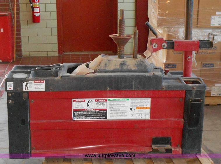image for item D9069 Accu Turn 2402 tire changer