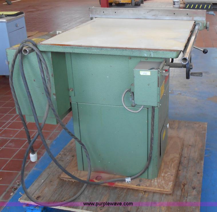 image for item D9082 Hitachi table saw