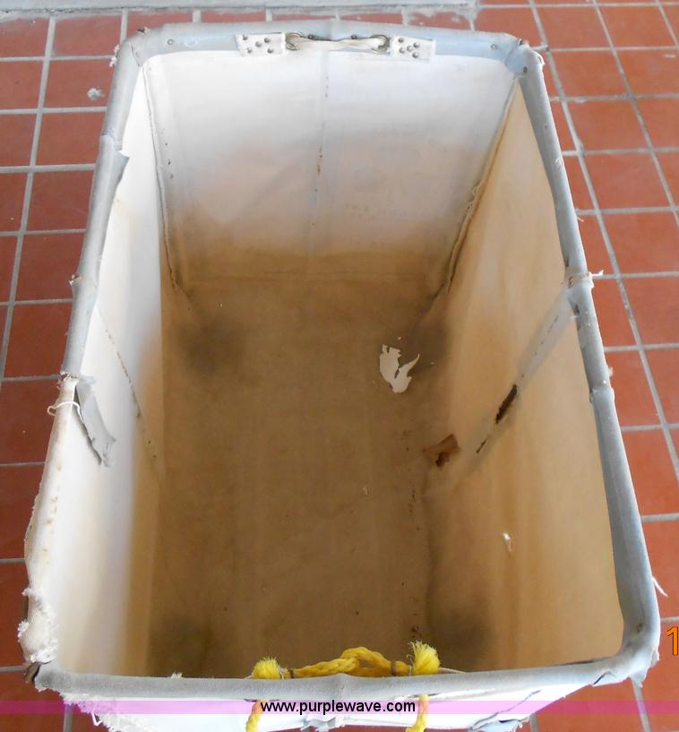 image for item D9092 (8) laundry baskets