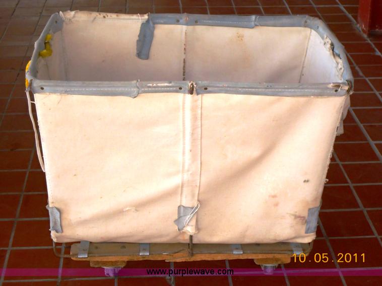 image for item D9092 (8) laundry baskets